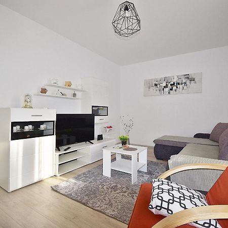 Apartment Navy Near The Beach Пула Экстерьер фото